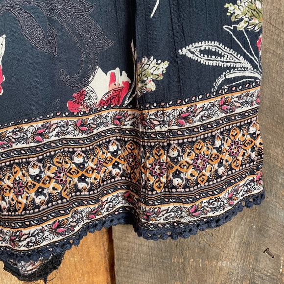 Angie Blue Floral Print Short  - size Medium - Picture 4 of 8